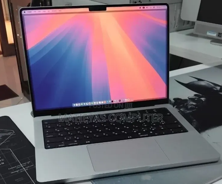 New Laptop Apple MacBook Pro 2024 M4 16GB Apple M4 Pro SSD 512GB