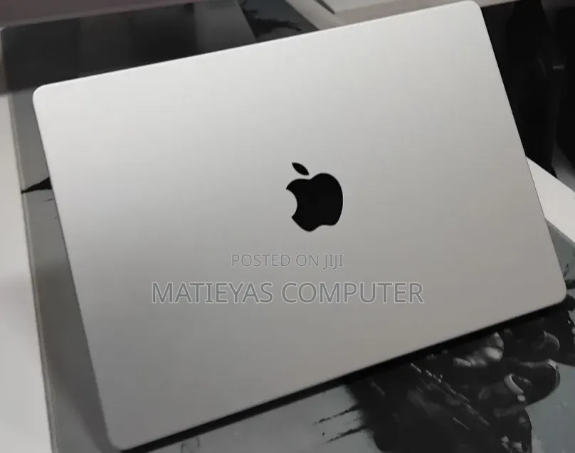 New Laptop Apple MacBook Pro 2024 M4 16GB Apple M4 Pro SSD 512GB