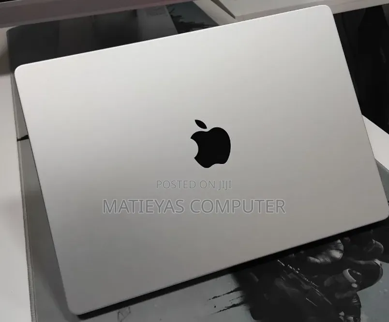 New Laptop Apple MacBook Pro 2024 M4 16GB Apple M4 Pro SSD 512GB