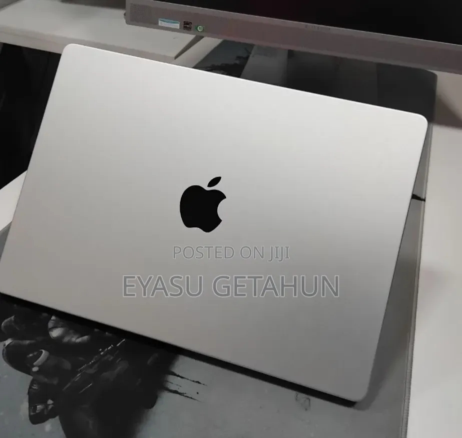 New Laptop Apple MacBook Pro 2024 M4 16GB Apple M4 Pro SSD 512GB