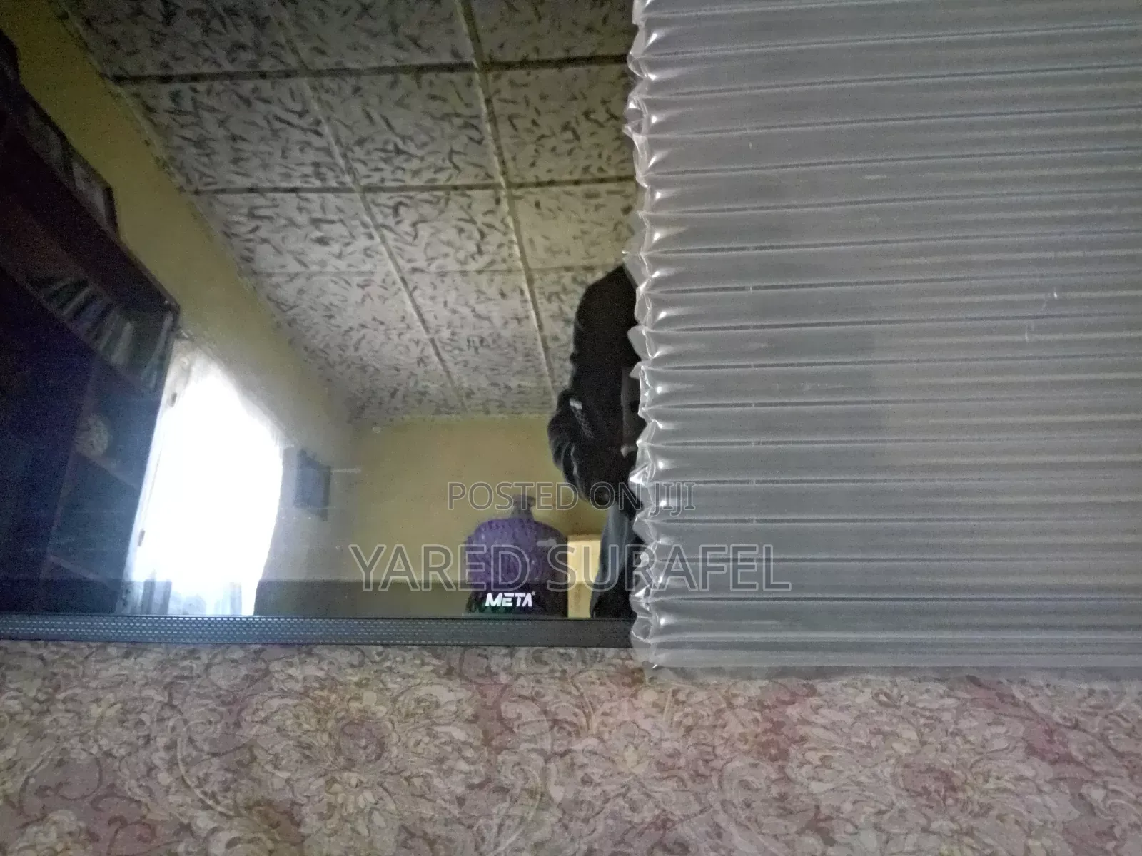 Meta 43 Inch