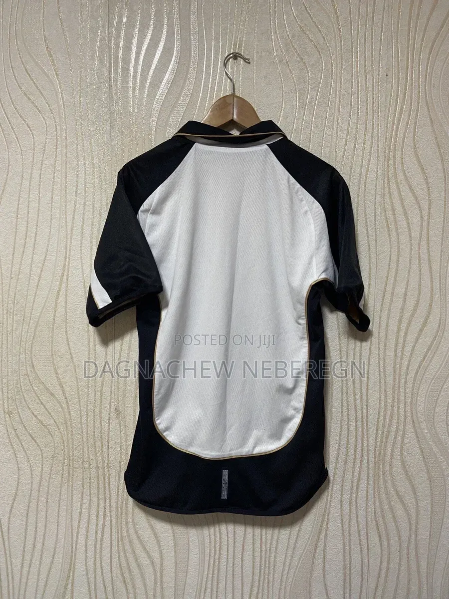 Manchester United Reversible Historic Jersey
