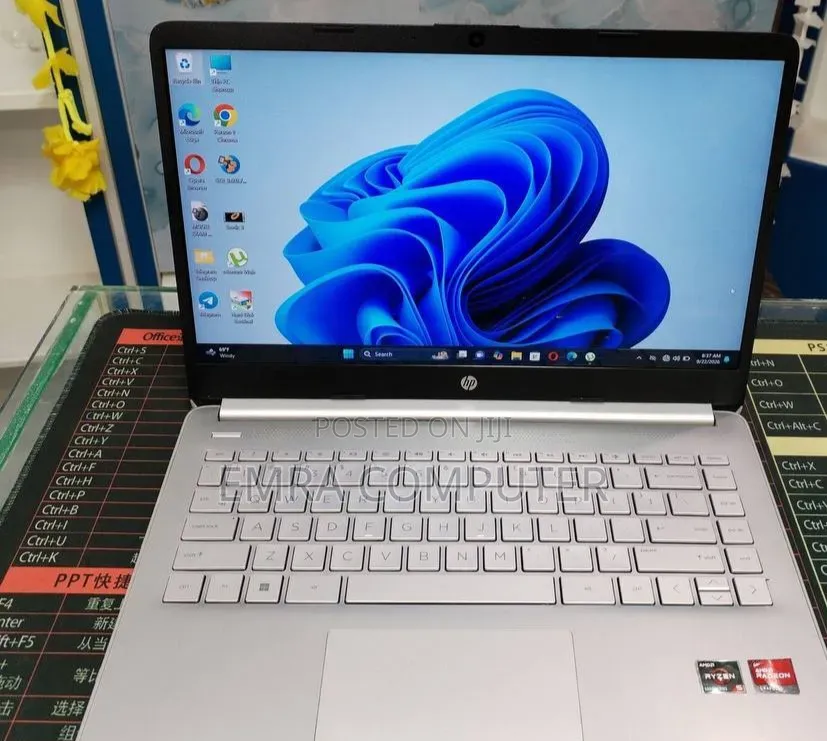 New Laptop HP 8GB AMD Ryzen 5 SSD 512GB