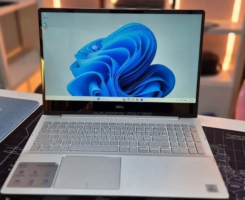 New Laptop Dell Inspiron 15 16GB Intel Core i5 SSD 256GB
