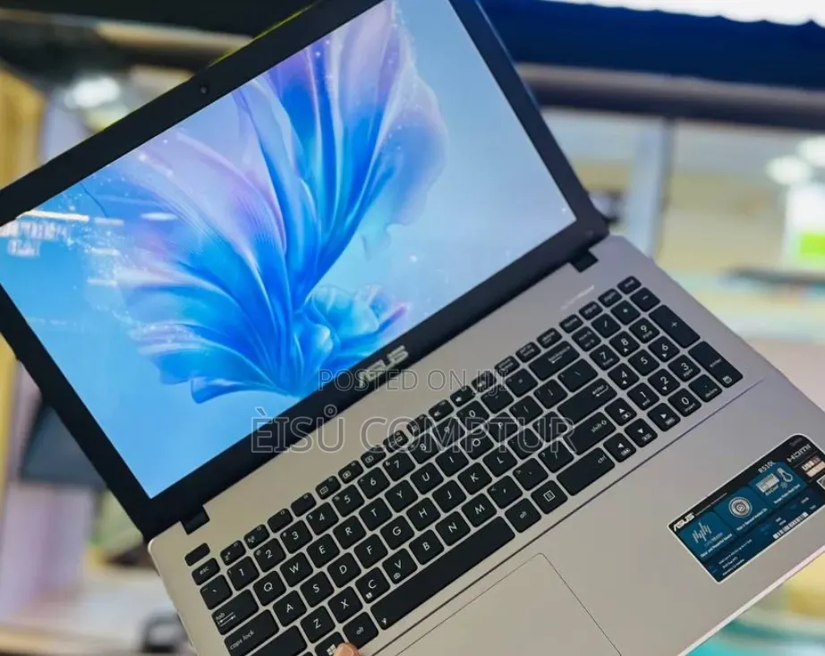 New Laptop Asus R510JX 8GB Intel Core i5 SSD 500GB