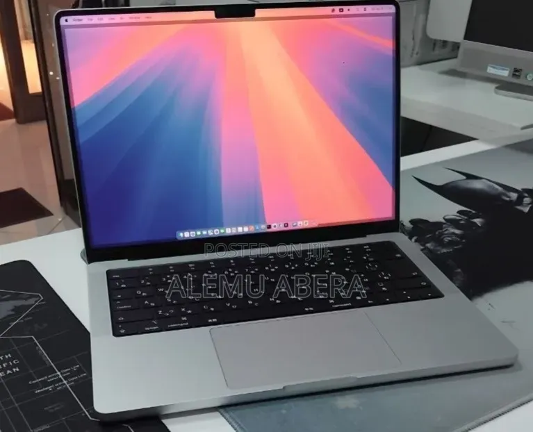 New Laptop Apple MacBook Pro 2024 M4 16GB Apple M4 Pro SSD 512GB