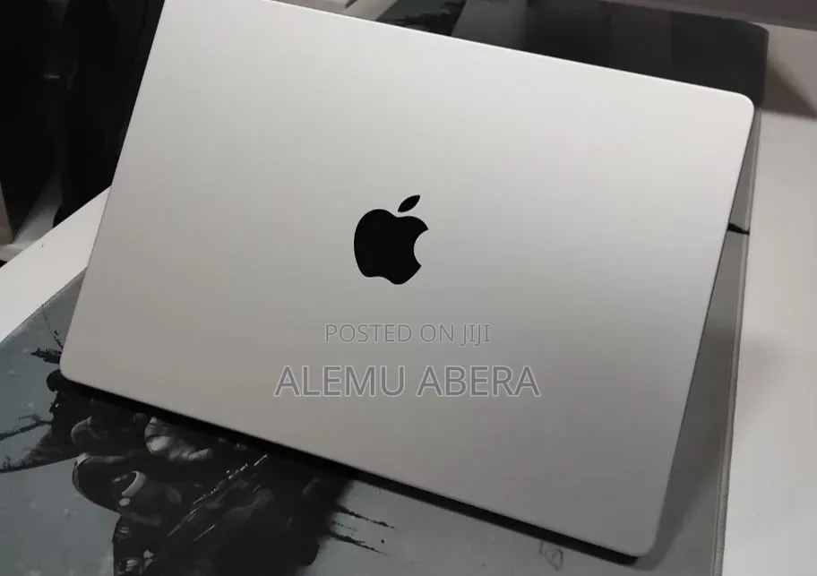 New Laptop Apple MacBook Pro 2024 M4 16GB Apple M4 Pro SSD 512GB
