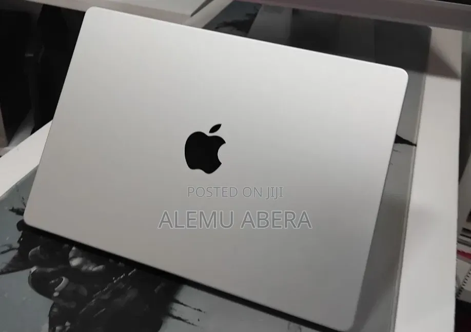New Laptop Apple MacBook Pro 2024 M4 16GB Apple M4 Pro SSD 512GB