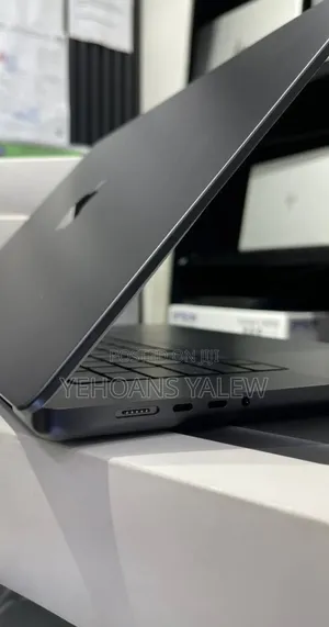 New Laptop Apple MacBook Pro 2024 M4 Max 48GB Apple M4 Max SSD 2T
