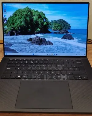 New Laptop Dell Inspiron 15 5540 16GB Intel Core i7 SSD 512GB
