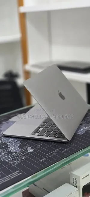 New Laptop Apple MacBook Pro 2020 M1 8GB AMD A8 SSD 512GB