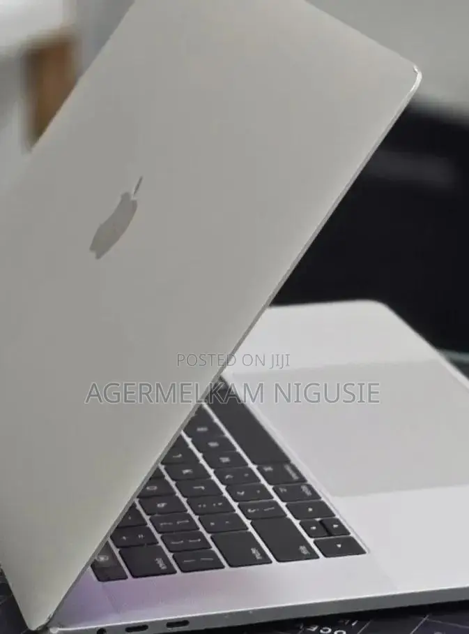New Laptop Apple MacBook Pro 2017 16GB Intel Core i7 SSD 512GB