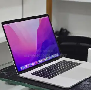 New Laptop Apple MacBook Pro 2017 16GB Intel Core i7 SSD 512GB
