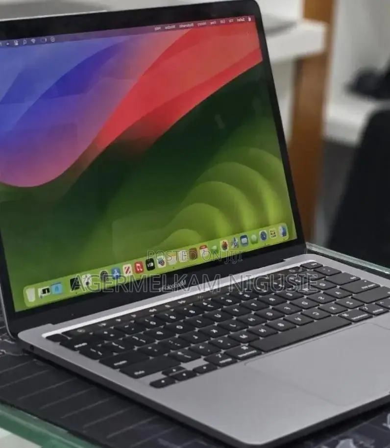 New Laptop Apple MacBook Pro 2020 M1 8GB AMD A8 SSD 512GB