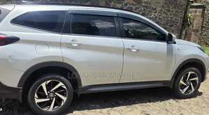 Toyota Rush 2023 Silver