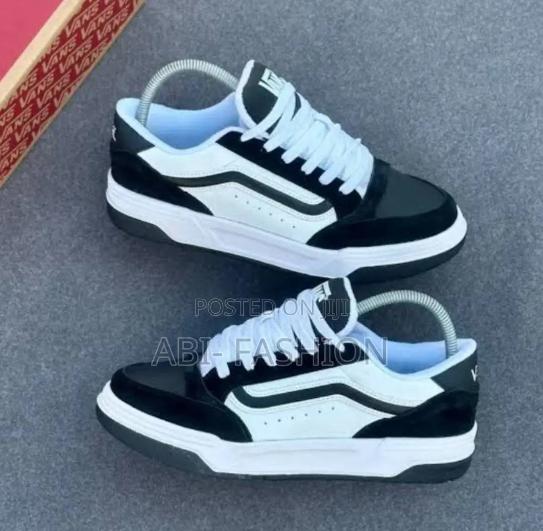 Vans Hylane Black and White Shoes – New Arrival