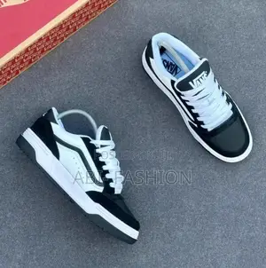 Vans Hylane Black and White Shoes – New Arrival