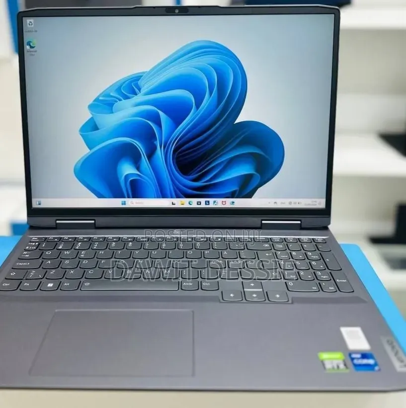 New Laptop Lenovo LOQ 15ARP9 16GB Intel Core i7 SSD 1T