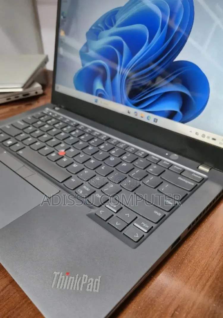 New Laptop Lenovo ThinkPad T14s Gen 2 16GB Intel Core i7 SSD 512GB