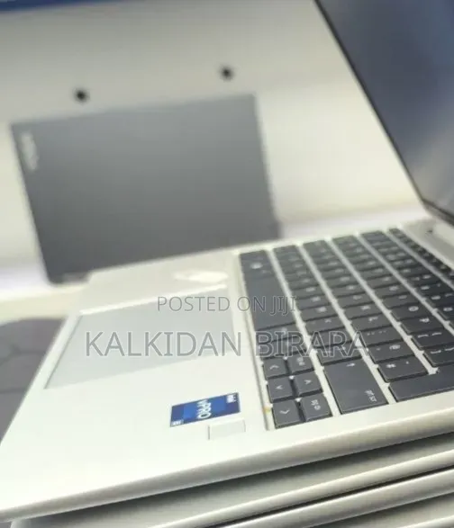 New Laptop HP EliteBook 830 G9 16GB Intel Core i5 SSD 512GB