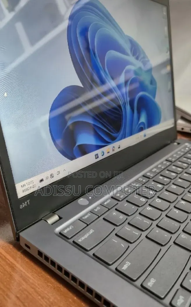 New Laptop Lenovo ThinkPad T14s Gen 2 16GB Intel Core i7 SSD 512GB