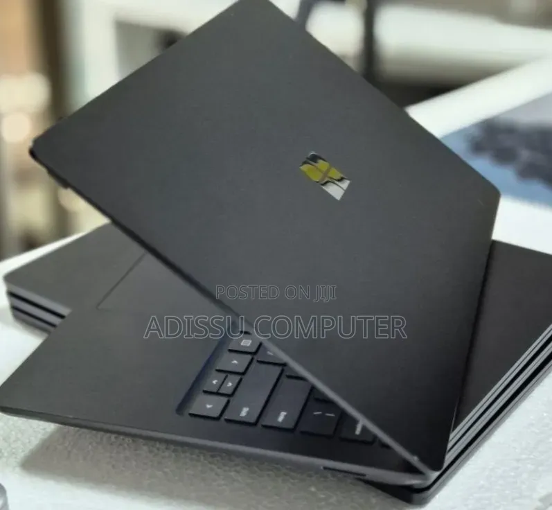 New Laptop Microsoft Surface 16GB Intel Core i7 SSD 256GB