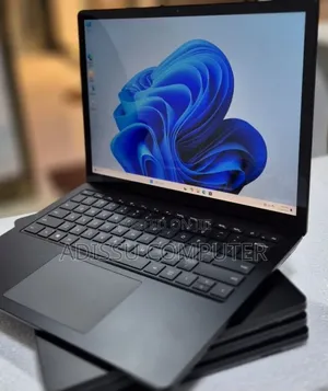 New Laptop Microsoft Surface 16GB Intel Core i7 SSD 256GB