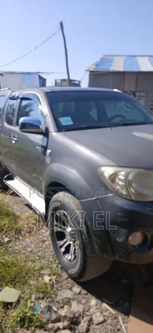 Toyota Hilux 2.5 D-4D 4X4 SRX 2010 Gray
