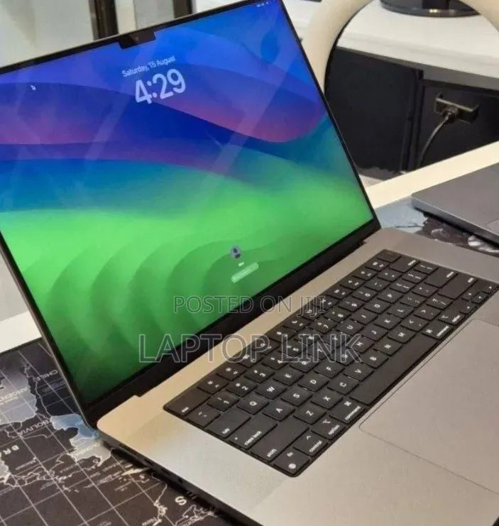 New Laptop Apple MacBook Pro 2021 M1 32GB Apple M1 Pro SSD 512GB