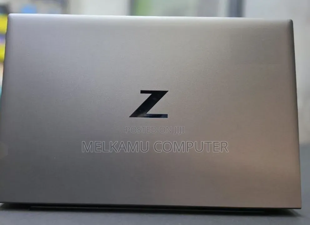 New Laptop HP ZBook Firefly G8 16GB Intel Core i5 SSD 512GB