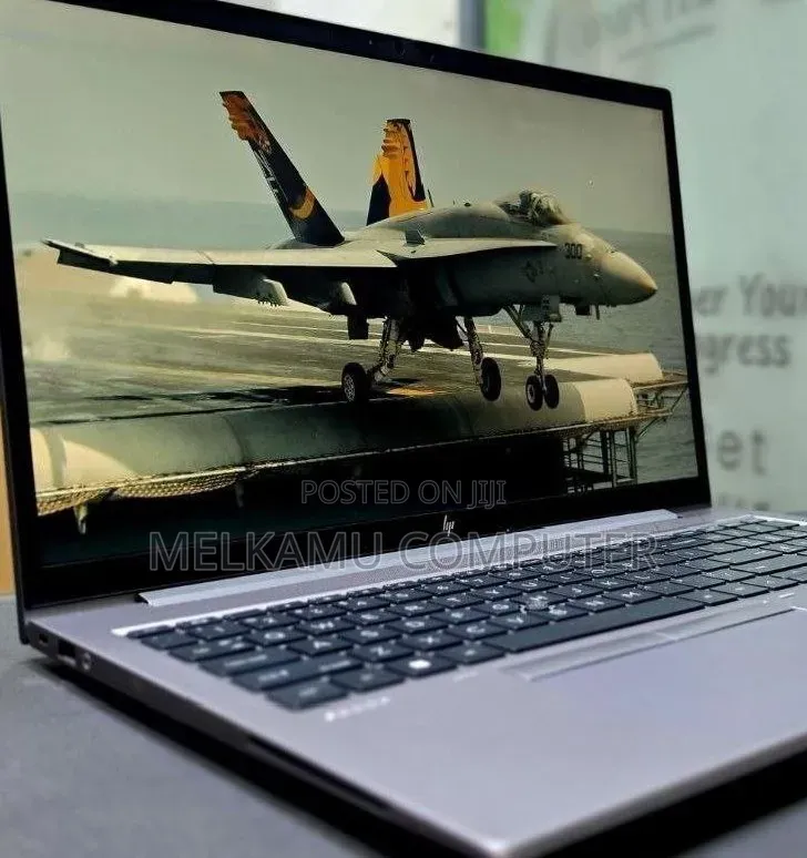 New Laptop HP ZBook Firefly G8 16GB Intel Core i5 SSD 512GB