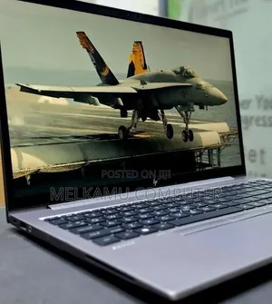 New Laptop HP ZBook Firefly G8 16GB Intel Core i5 SSD 512GB