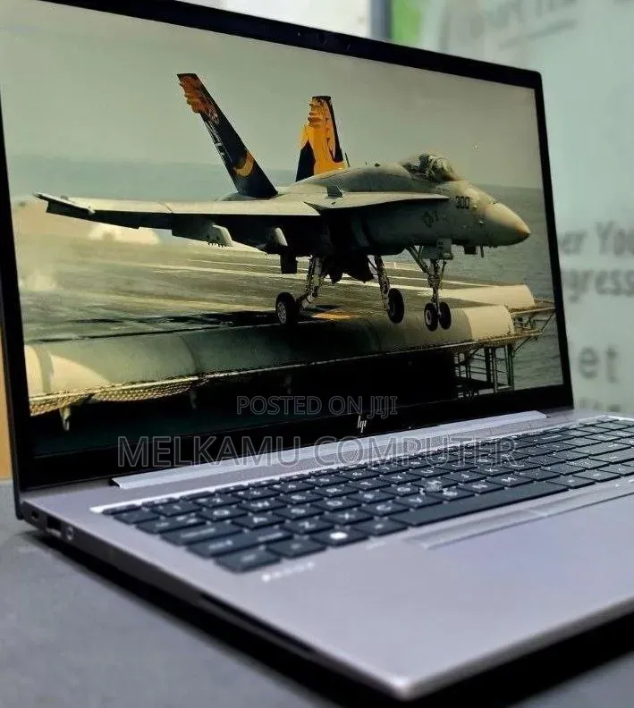 New Laptop HP ZBook Firefly G8 16GB Intel Core i5 SSD 512GB
