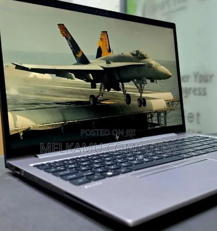 New Laptop HP ZBook Firefly G8 16GB Intel Core i5 SSD 512GB