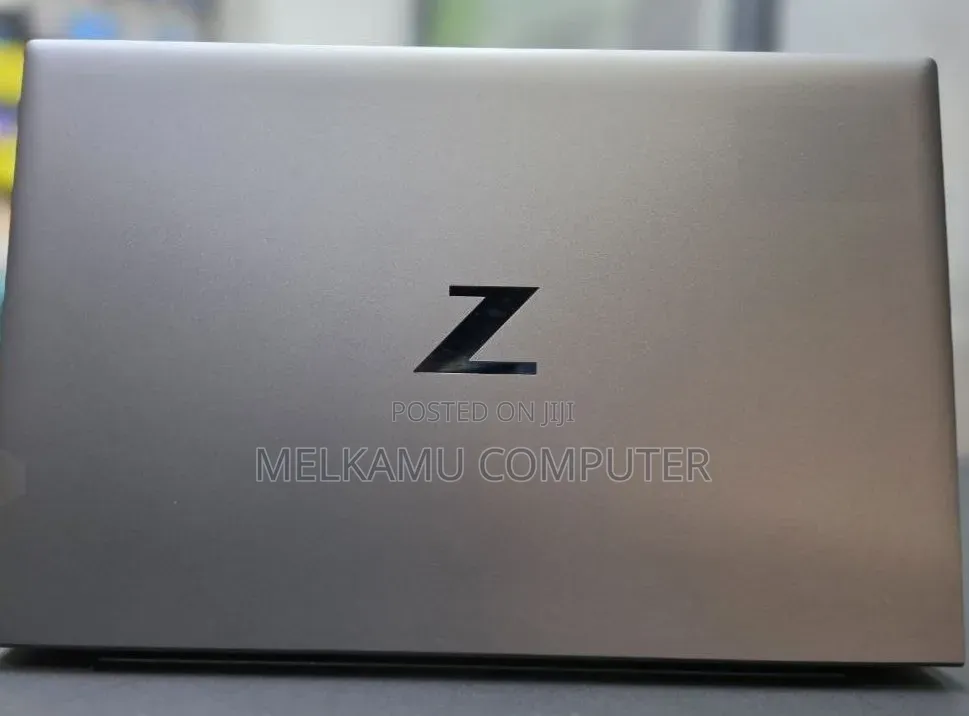 New Laptop HP ZBook Firefly G8 16GB Intel Core i5 SSD 512GB