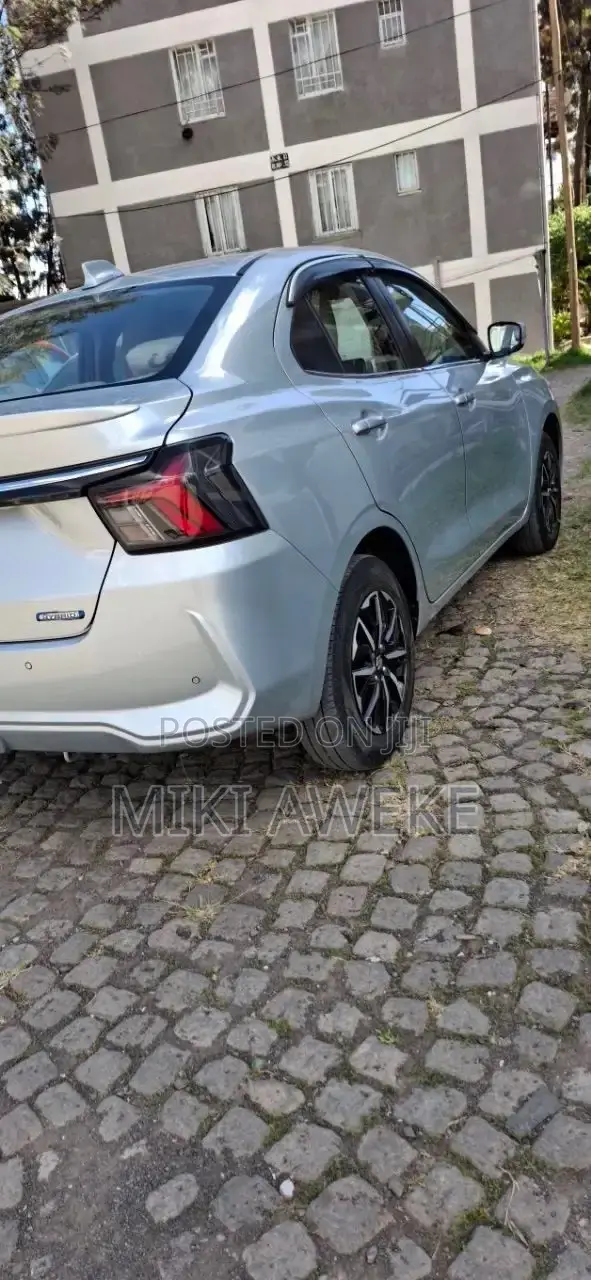 Suzuki Dzire 2025 Pearl