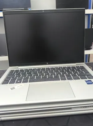 New Laptop HP EliteBook 830 G9 16GB Intel Core i5 SSD 512GB