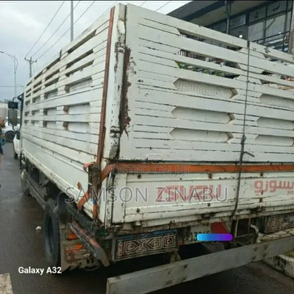 Isuzu ELF Truck 2014 White