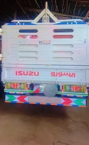 Isuzu ELF Truck 2014 White