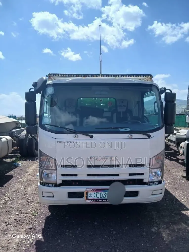 Isuzu ELF Truck 2025 White