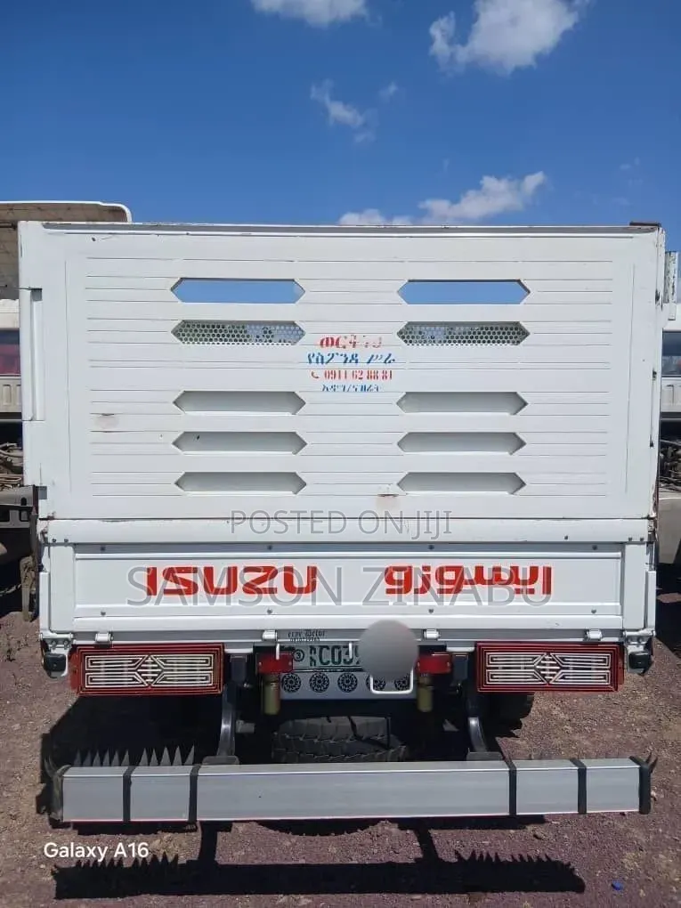 Isuzu ELF Truck 2025 White