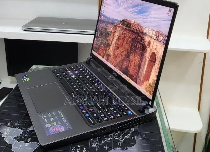 New Laptop MSI 16GB Intel Core i9 SSD 1T
