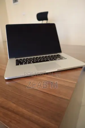 Laptop Apple MacBook Pro 2015 16GB Intel Core Ultra 7 SSD 256GB