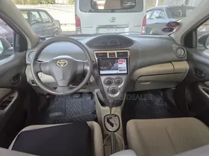 Toyota Belta 2011 Silver