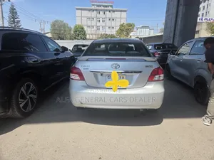 Toyota Belta 2011 Silver