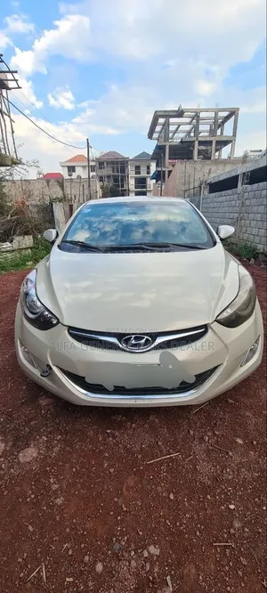 Hyundai Elantra 2012 White