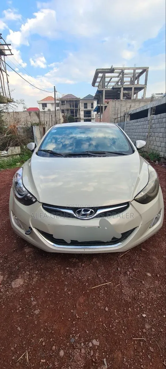 Hyundai Elantra 2012 White