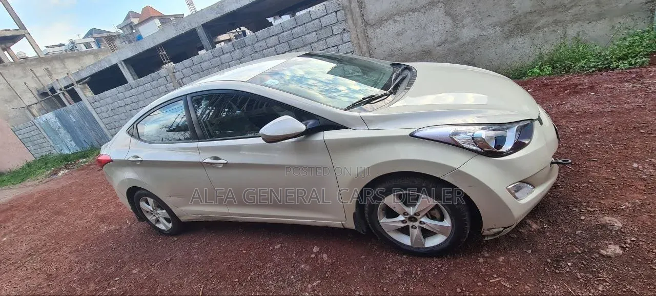 Hyundai Elantra 2012 White