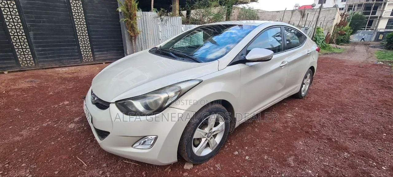 Hyundai Elantra 2012 White