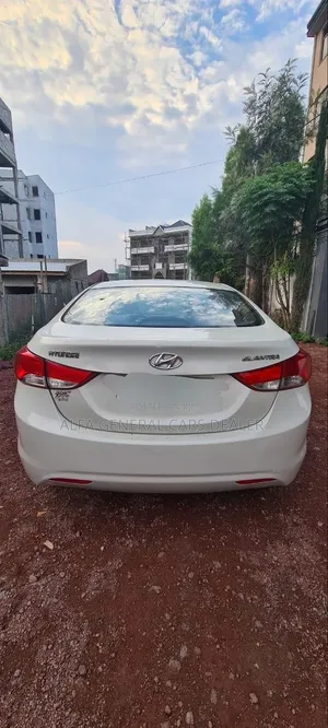 Hyundai Elantra 2012 White